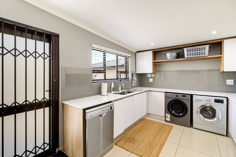 4 Bedroom Property for Sale in Pearl Marina Western Cape